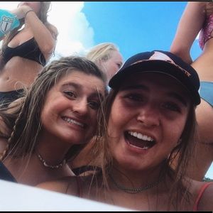 Meet your Posher, Mia